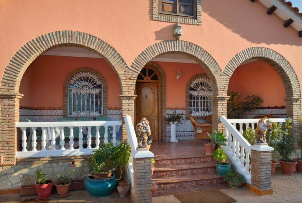 Detached Villa La Viñuela Málaga - image 5