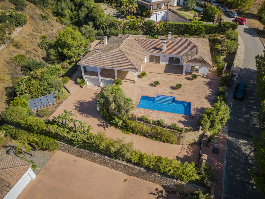Detached Villa Valtocado Málaga - image 8