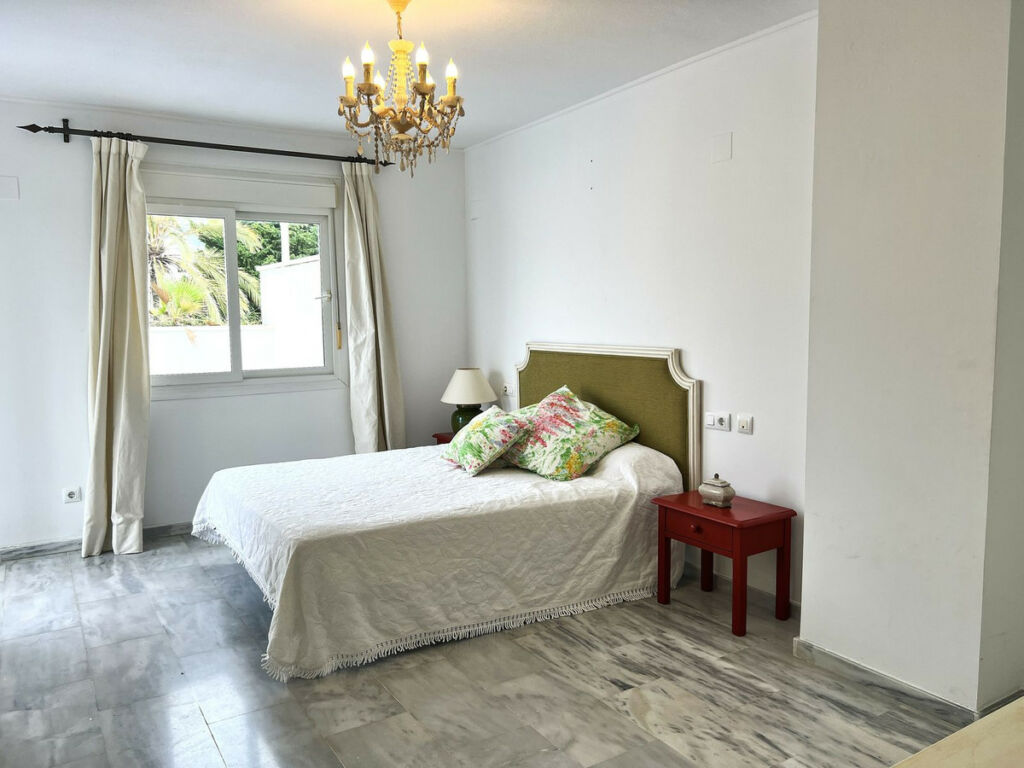 Top Floor Apartment Nueva Andalucía Málaga - image 5