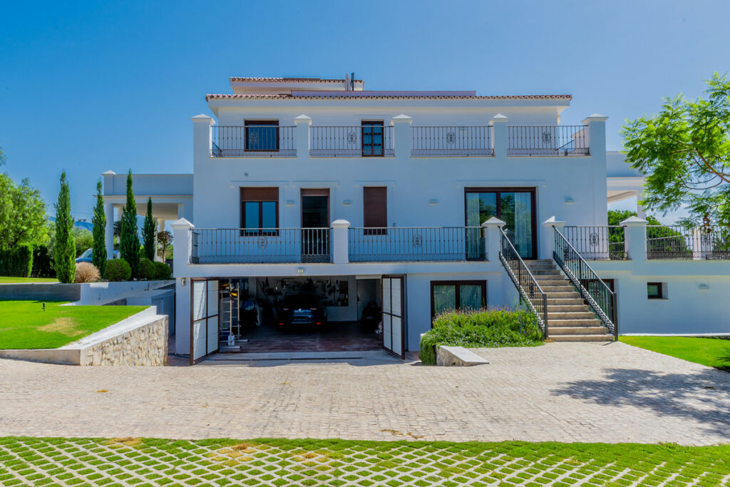 Detached Villa Guadalmina Alta Málaga - image 5