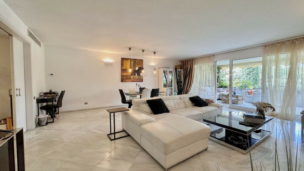 Middle Floor Apartment The Golden Mile Málaga - image 5