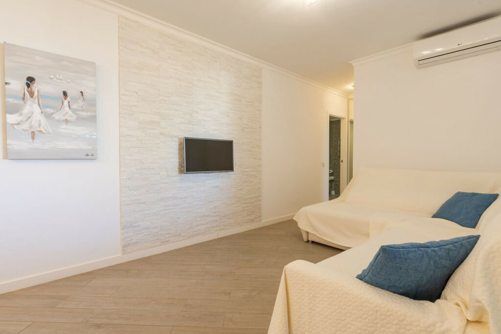Middle Floor Apartment Calahonda Málaga - image 5