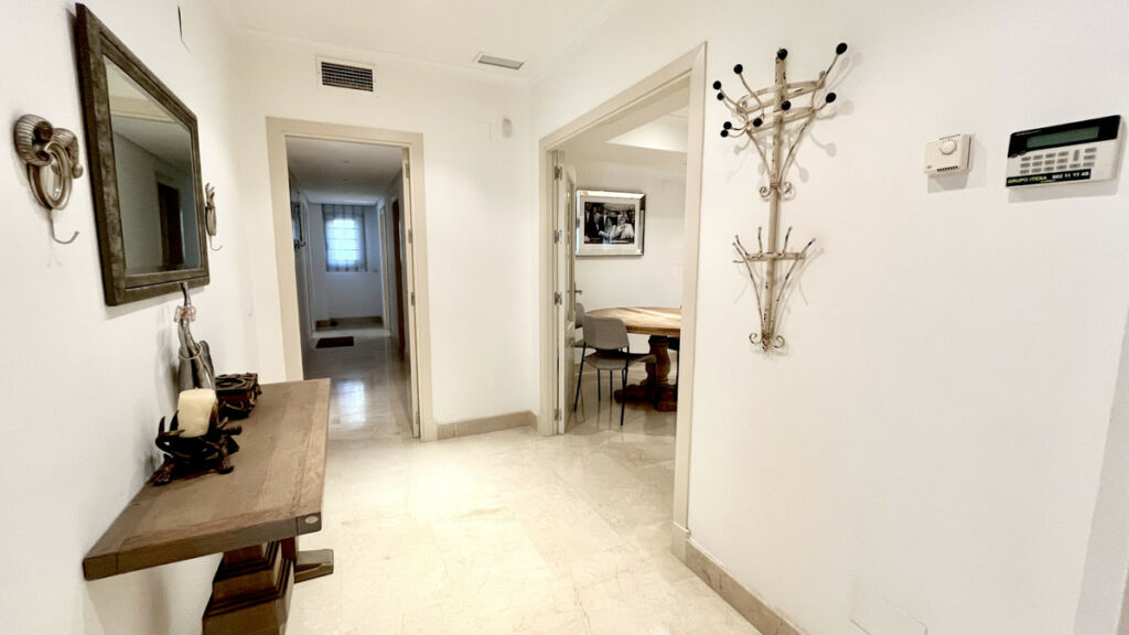 Ground Floor Apartment The Golden Mile Málaga - image 5