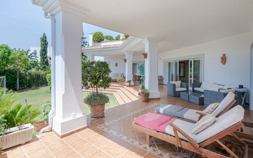Detached Villa Benahavís Málaga - image 5