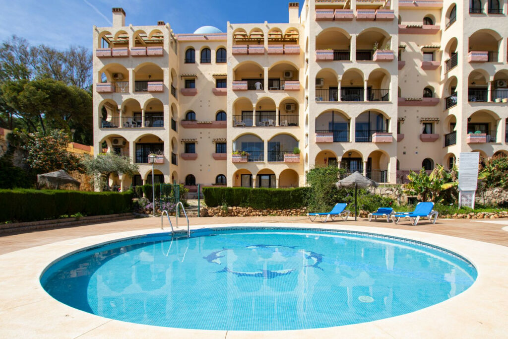 Middle Floor Apartment Torrenueva Málaga - image 5
