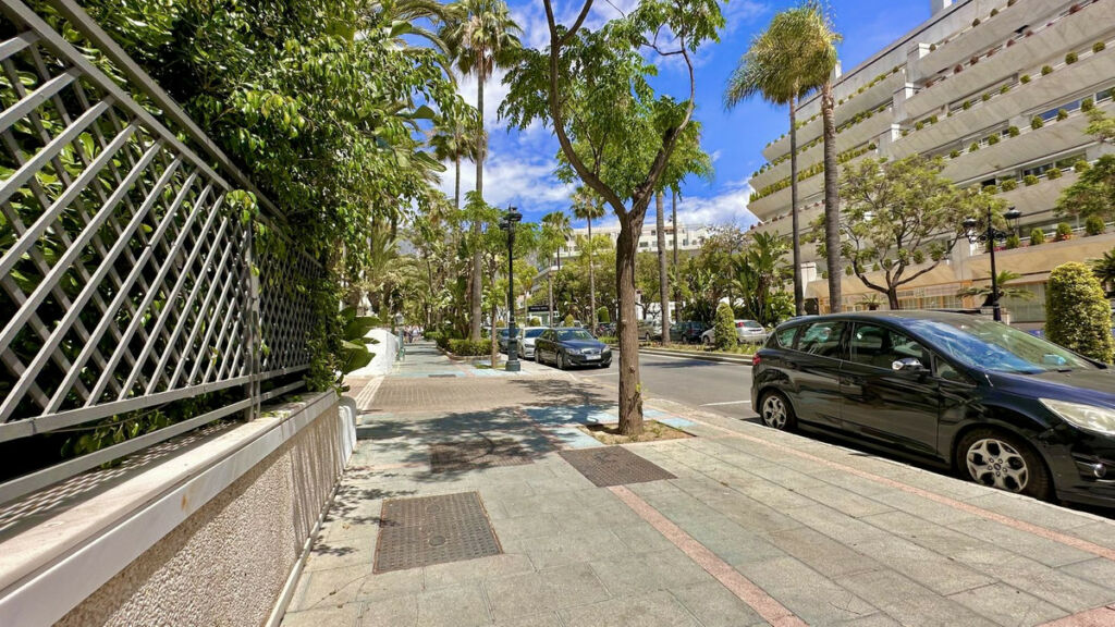 Middle Floor Apartment The Golden Mile Málaga - image 50