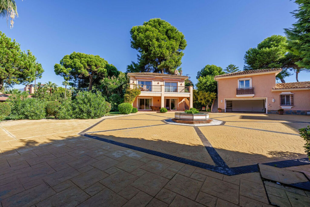 Detached Villa Benamara Málaga - image 51