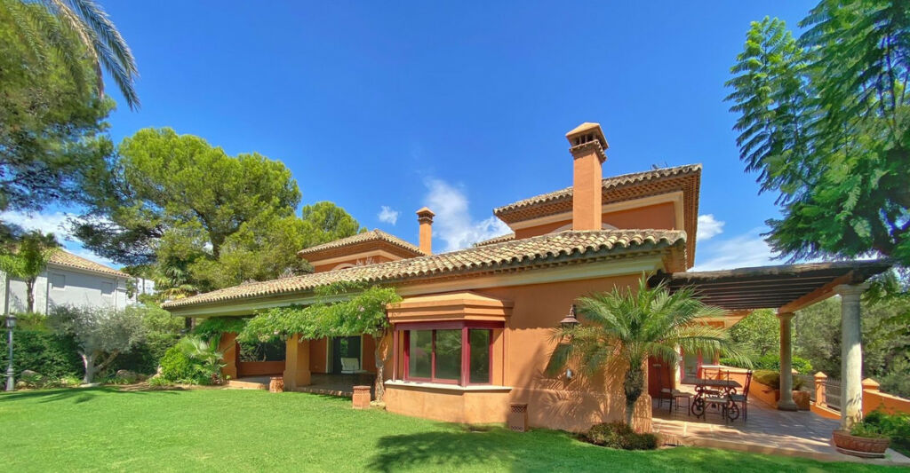 Detached Villa Sierra Blanca Málaga - image 2