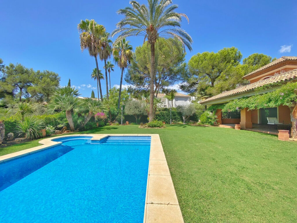 Detached Villa Sierra Blanca Málaga - image 7