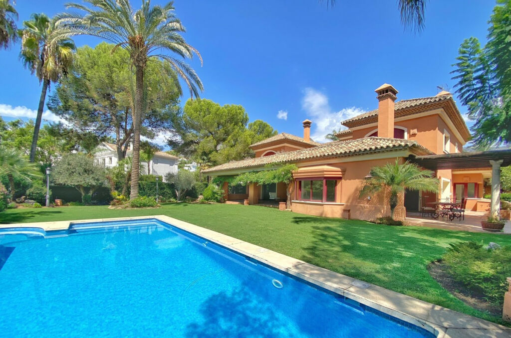 Detached Villa Sierra Blanca Málaga - image 31