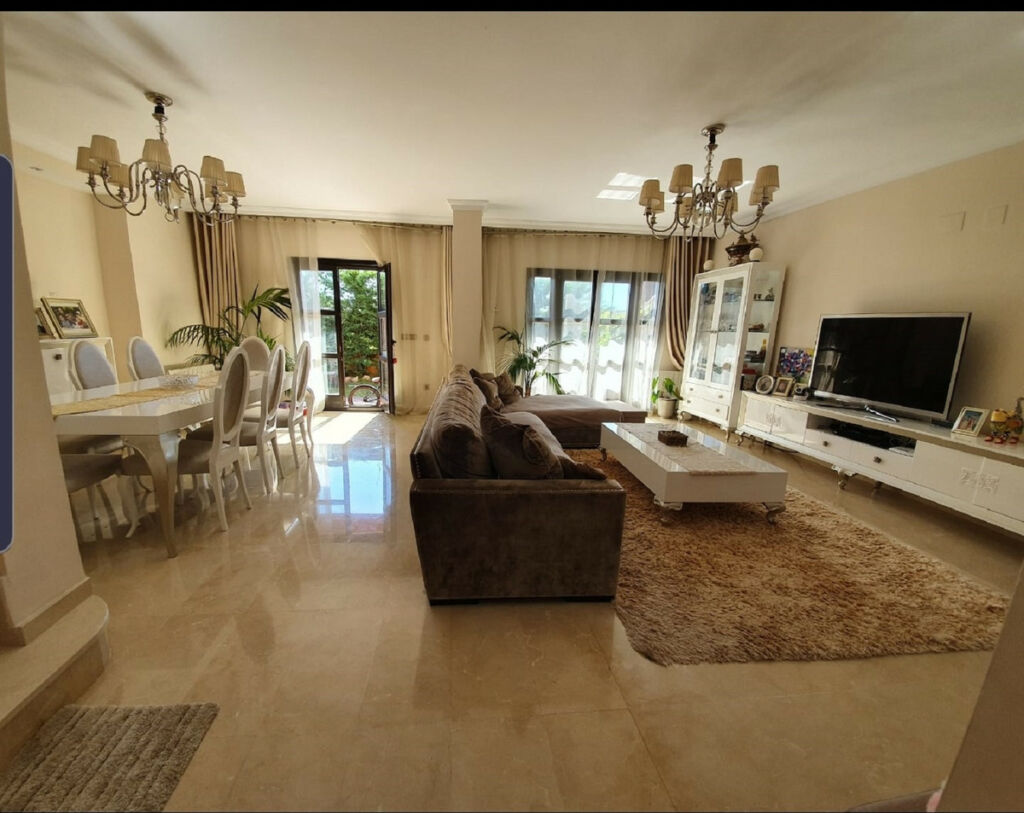 Townhouse San Pedro de Alcántara Málaga - image 6