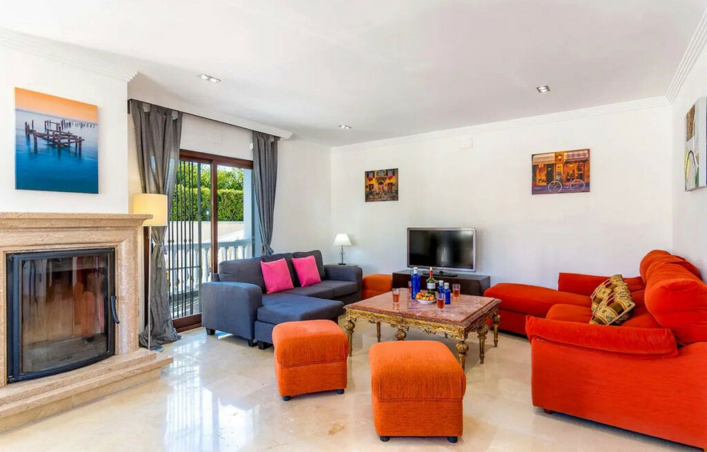 Detached Villa Sierrezuela Málaga - image 6