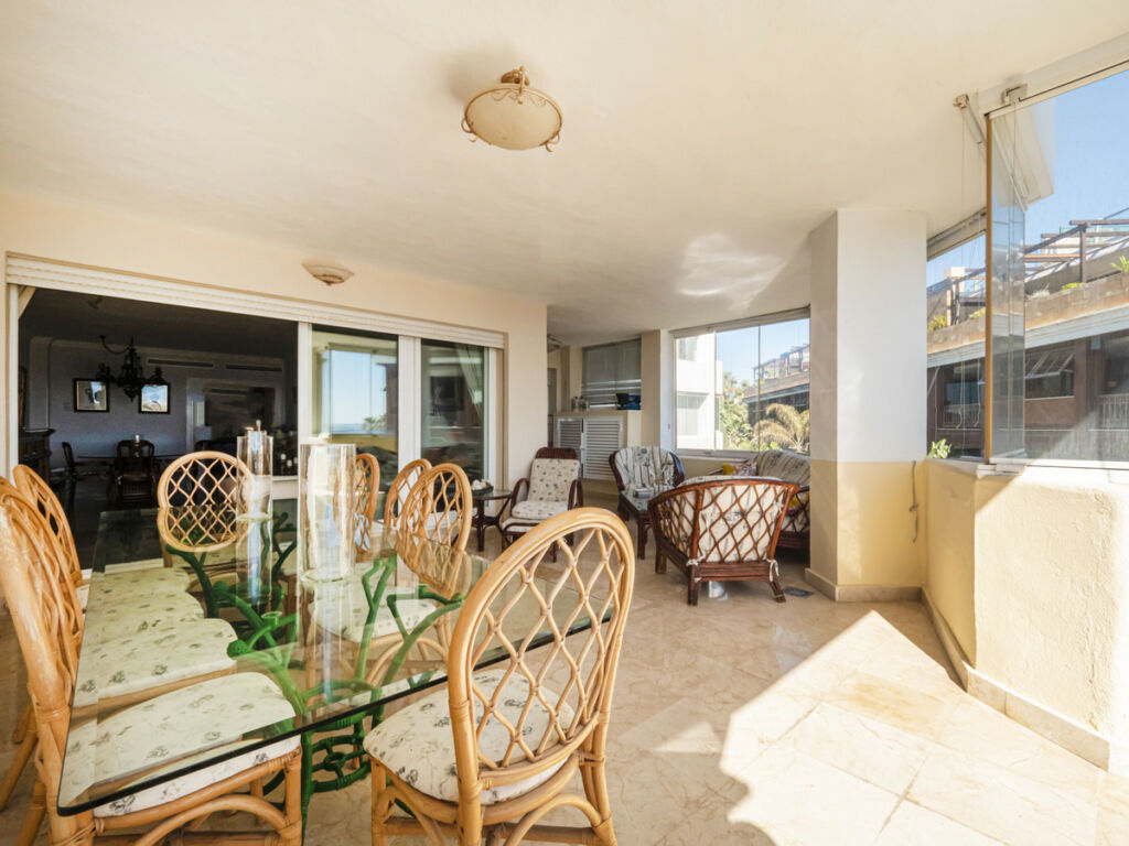 Middle Floor Apartment Puerto Banús Málaga - image 6