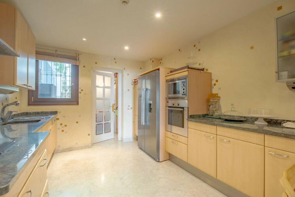 Ground Floor Apartment The Golden Mile Málaga - image 6