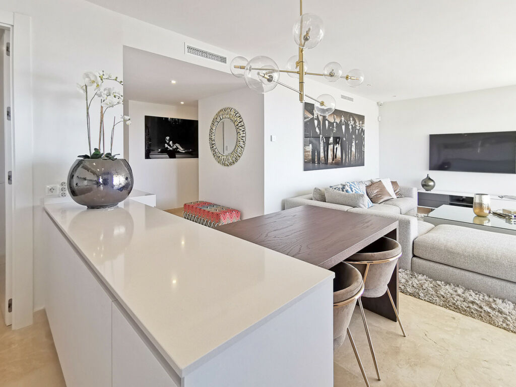 Middle Floor Apartment Cabopino Málaga - image 6