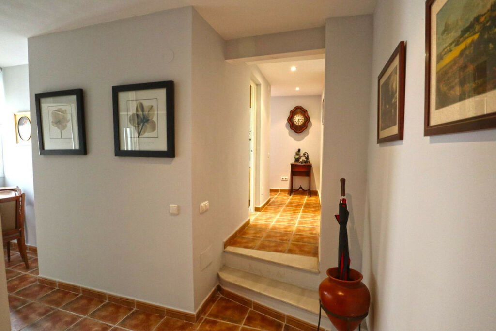 Middle Floor Apartment Marbella Málaga - image 6