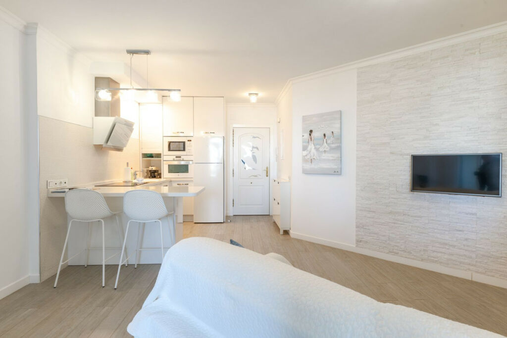 Middle Floor Apartment Calahonda Málaga - image 6