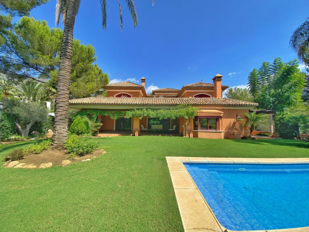 Detached Villa Sierra Blanca Málaga