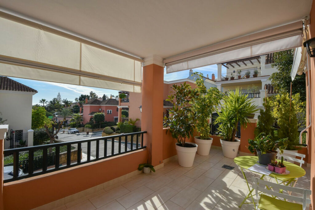 Townhouse Nueva Andalucía Málaga - image 6
