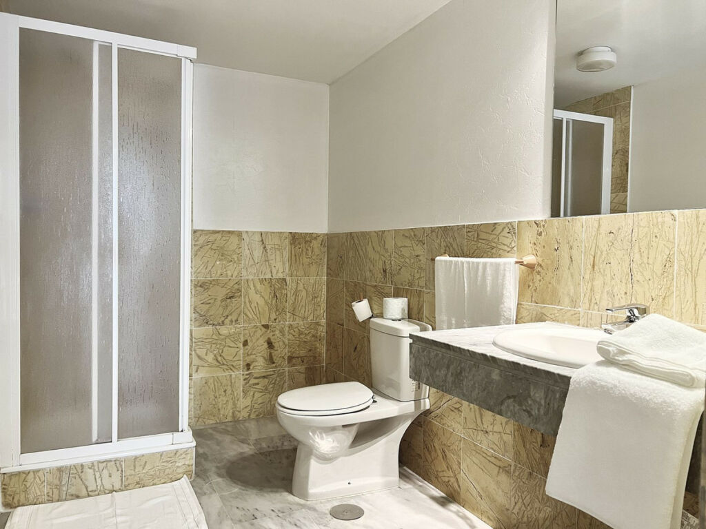 Top Floor Apartment Nueva Andalucía Málaga - image 6