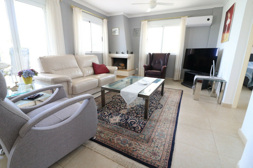 Detached Villa Algorfa Alicante - image 3