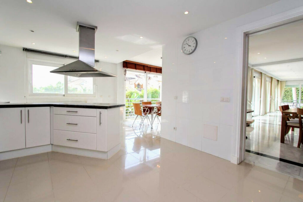 Detached Villa San Pedro de Alcántara Málaga - image 6