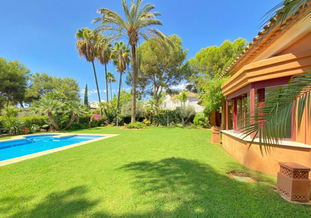 Detached Villa Sierra Blanca Málaga - image 5