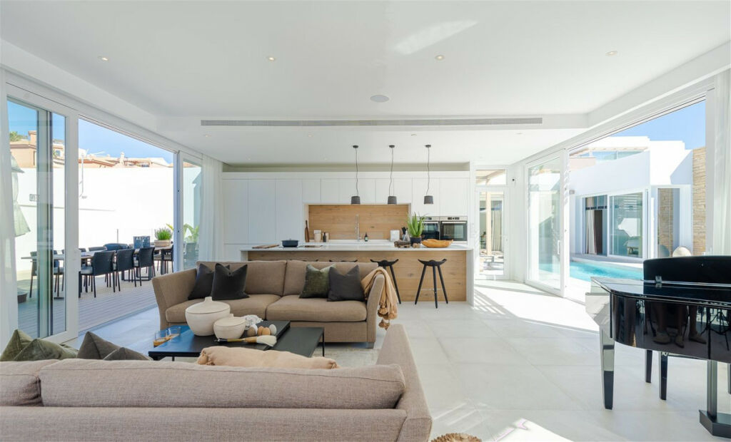 Detached Villa Riviera del Sol Málaga - image 7