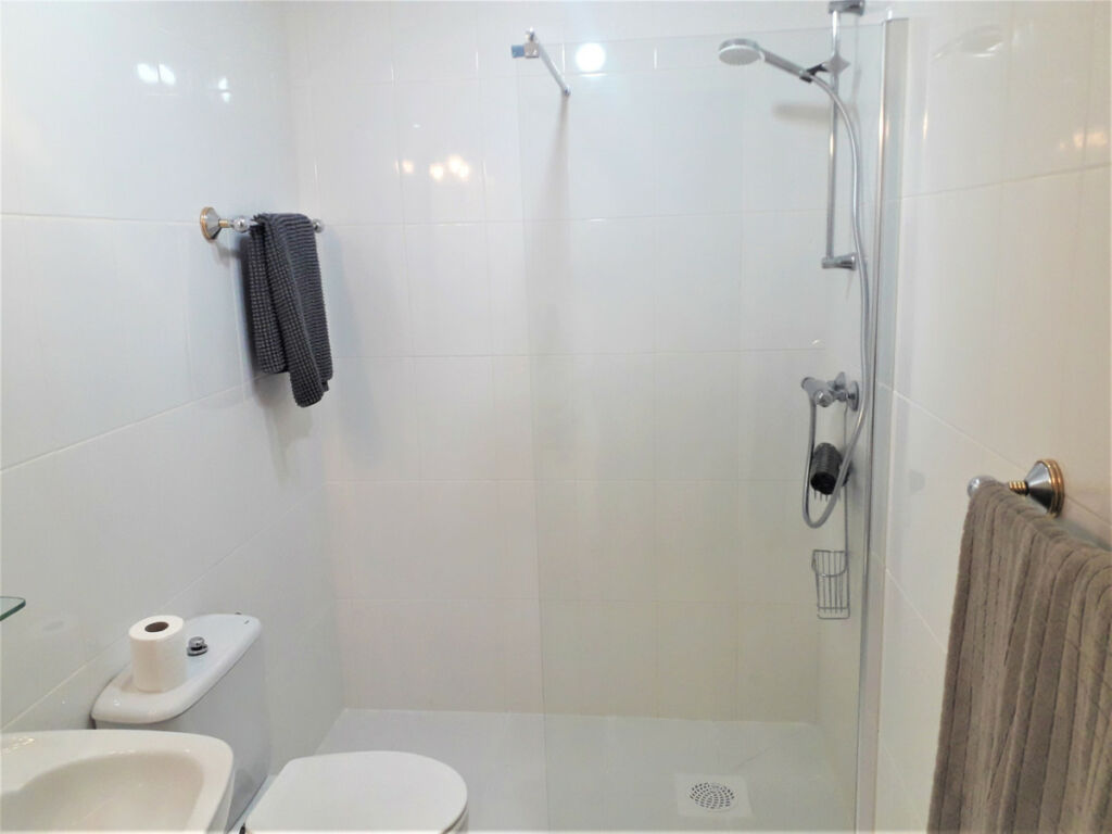 Middle Floor Apartment Atalaya Málaga - image 7