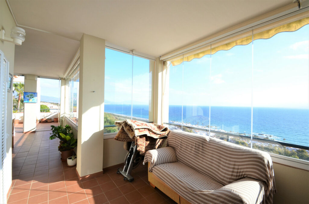 Middle Floor Apartment La Duquesa Málaga - image 7