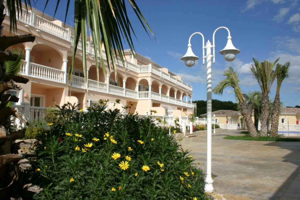Ground Floor Apartment La Fustera Alicante - image 8