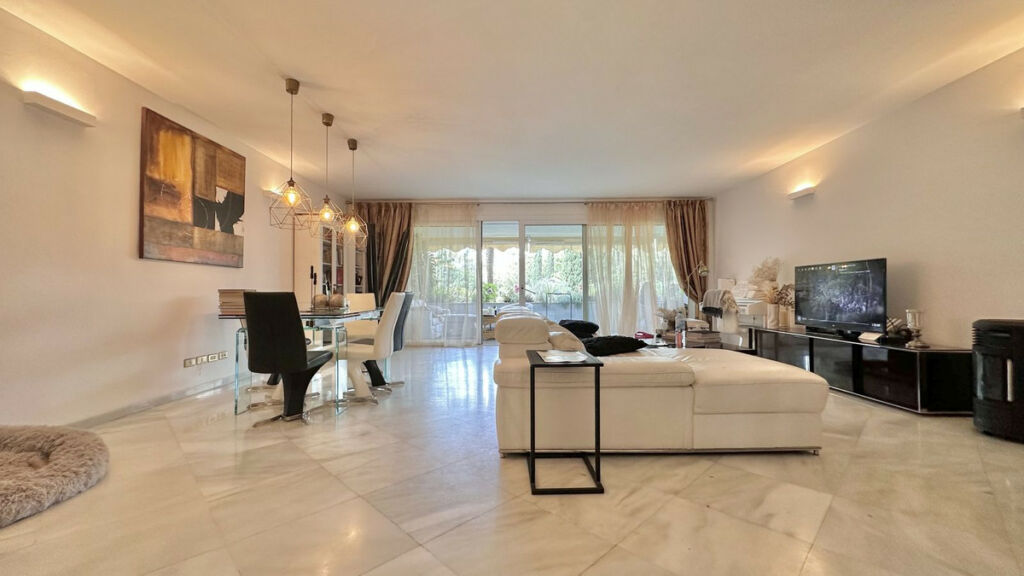 Middle Floor Apartment The Golden Mile Málaga - image 7