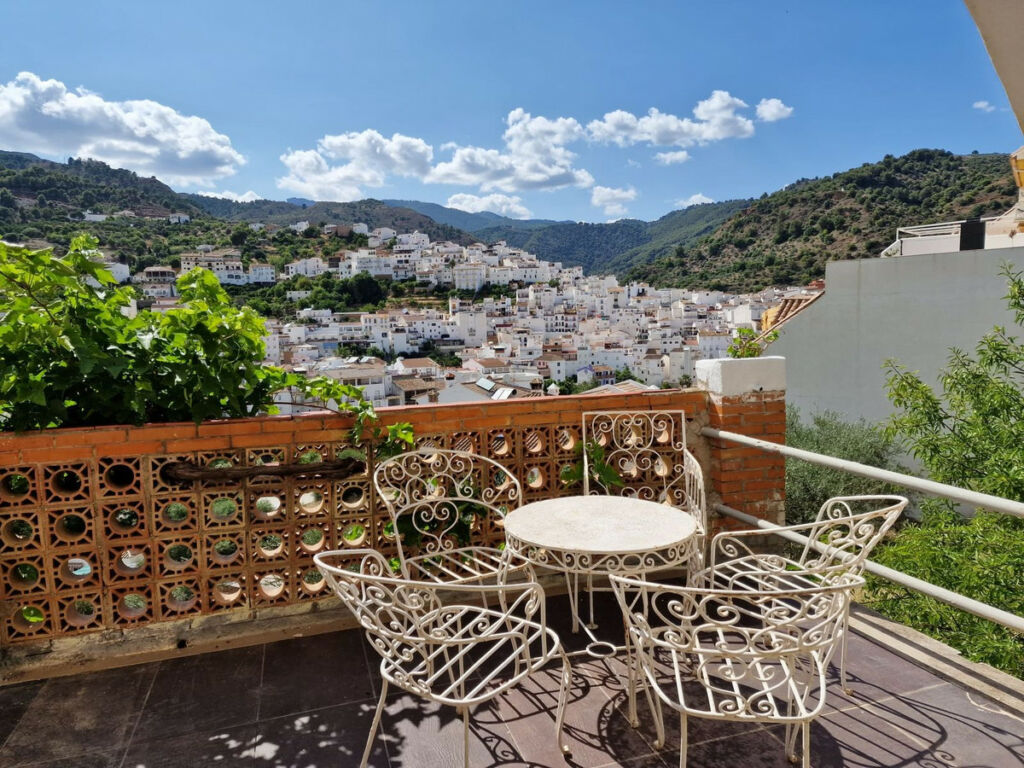 Detached Villa Tolox Málaga - image 7