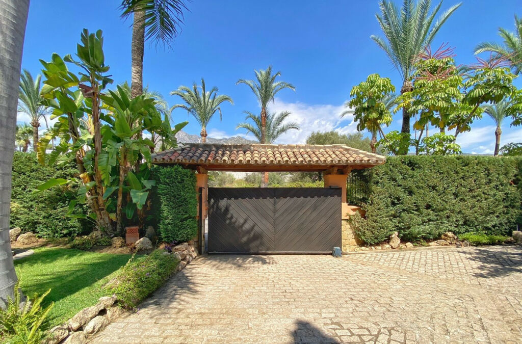 Detached Villa Sierra Blanca Málaga - image 12