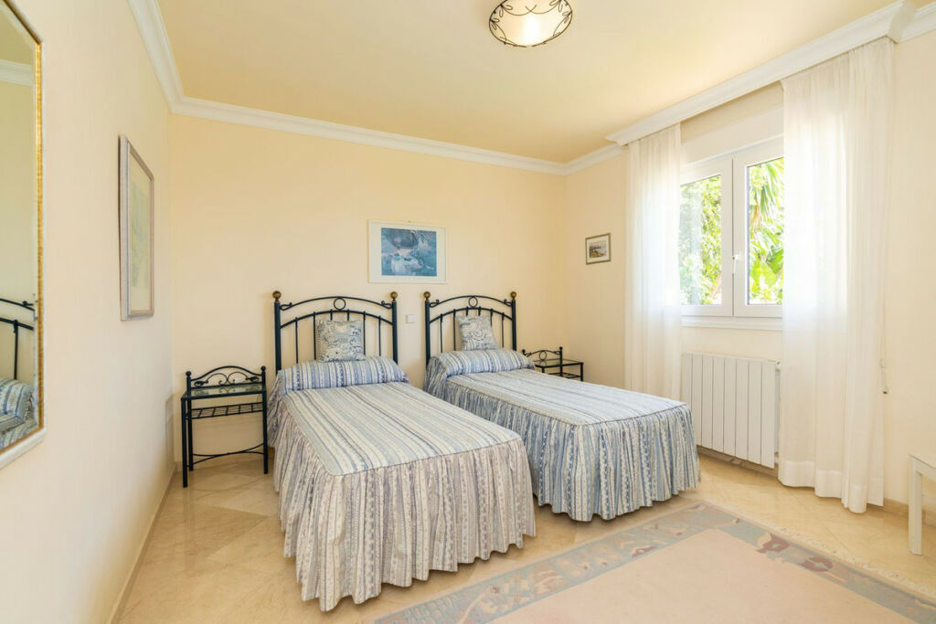Detached Villa Torrenueva Málaga - image 9