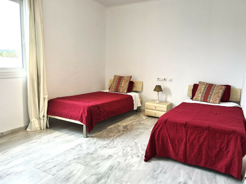Top Floor Apartment Nueva Andalucía Málaga - image 7