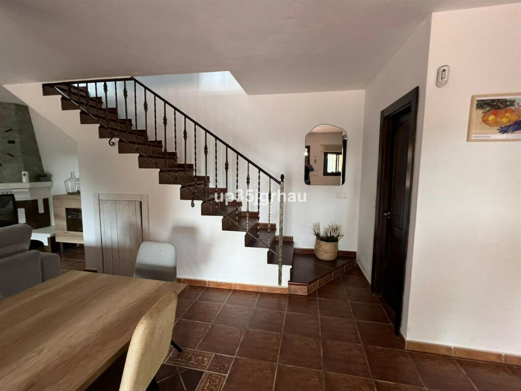 Detached Villa Estepona Málaga - image 7