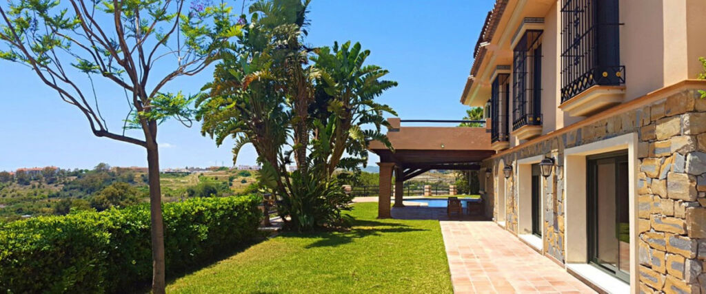 Detached Villa Estepona Málaga - image 7