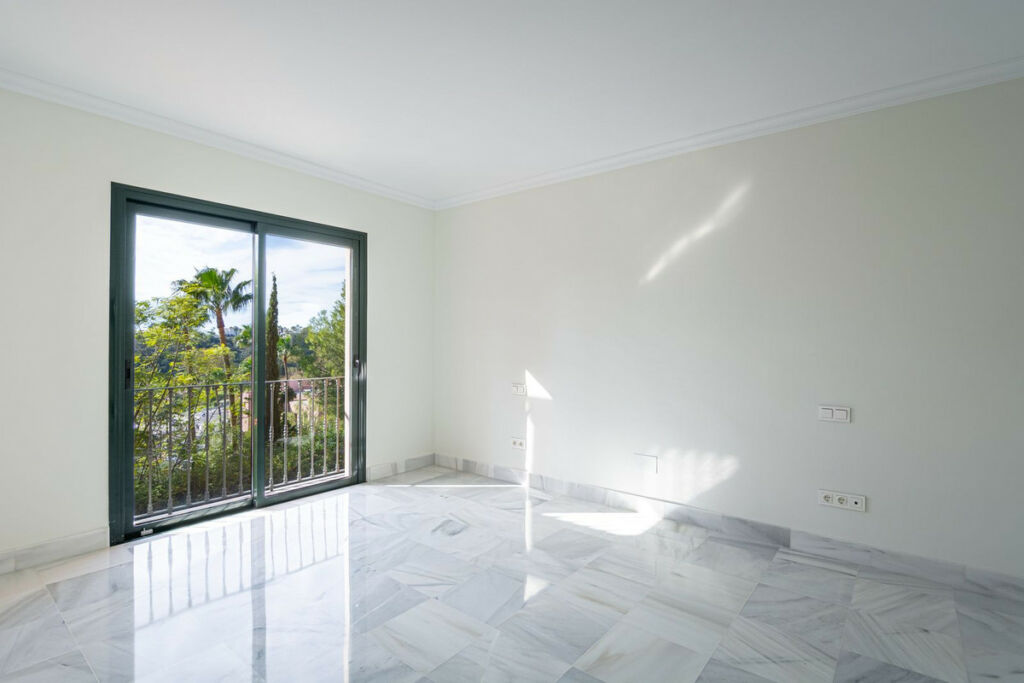 Middle Floor Apartment Monte Halcones Málaga - image 9