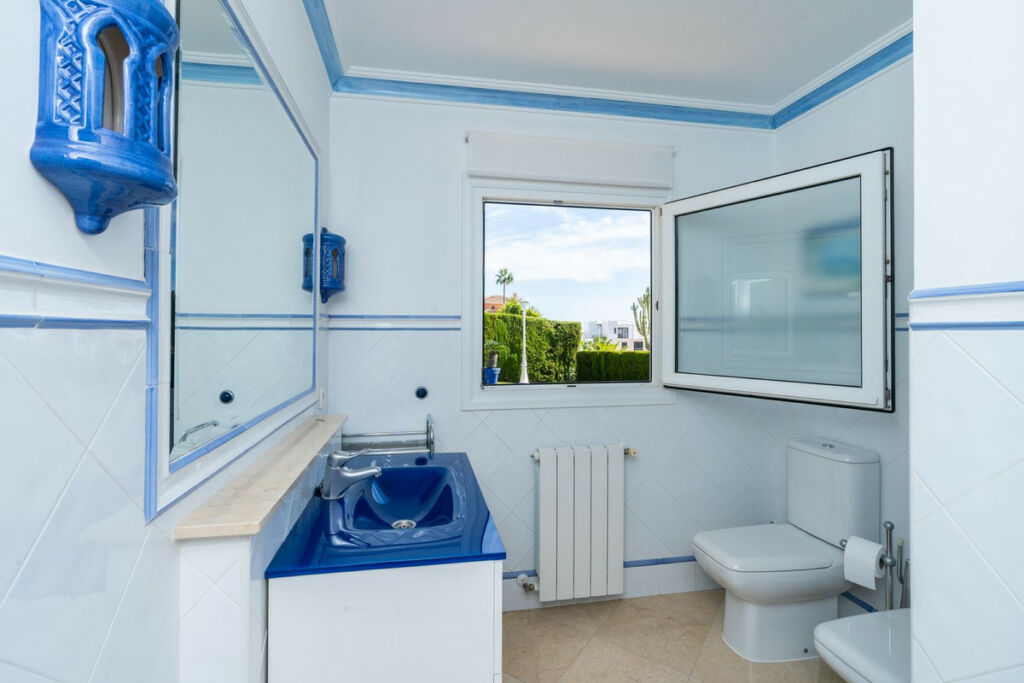 Detached Villa Torrenueva Málaga - image 10