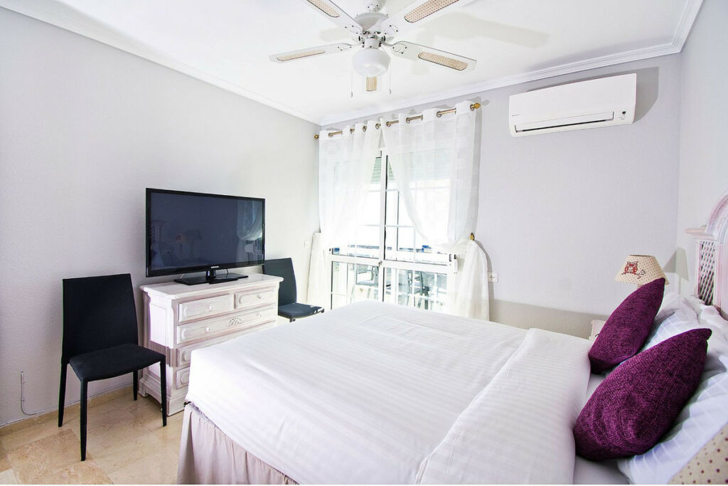 Middle Floor Apartment Torrenueva Málaga - image 7