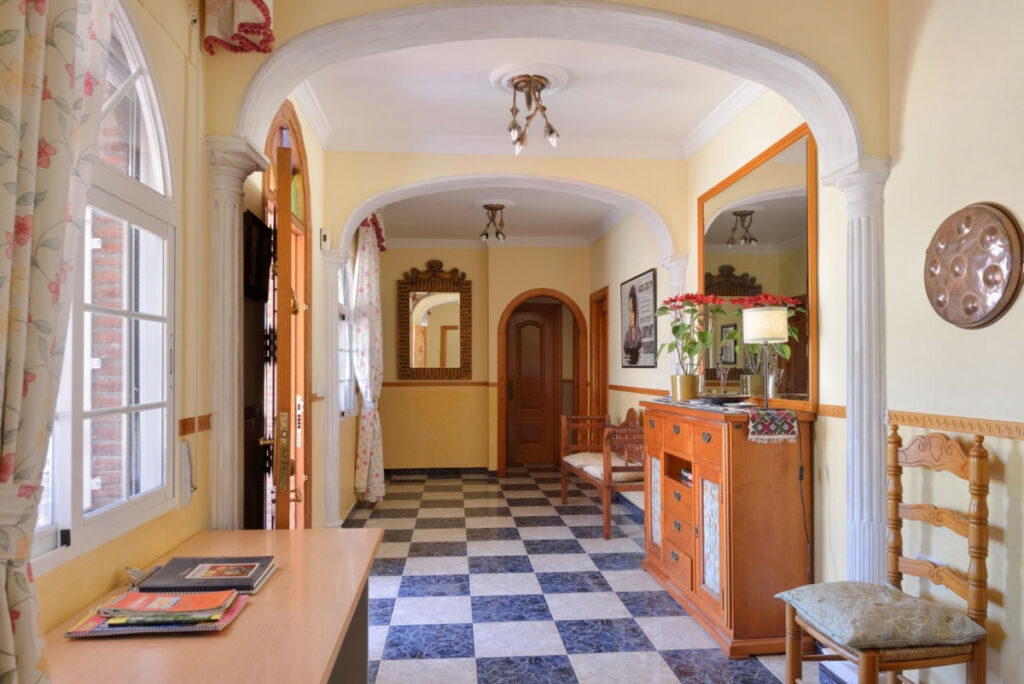 Detached Villa La Viñuela Málaga - image 8