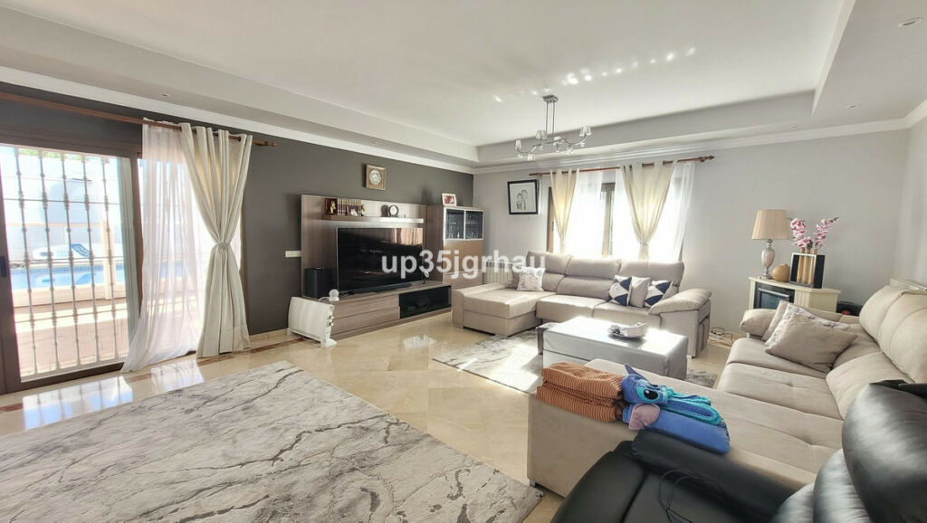 Detached Villa Bel Air Málaga - image 8