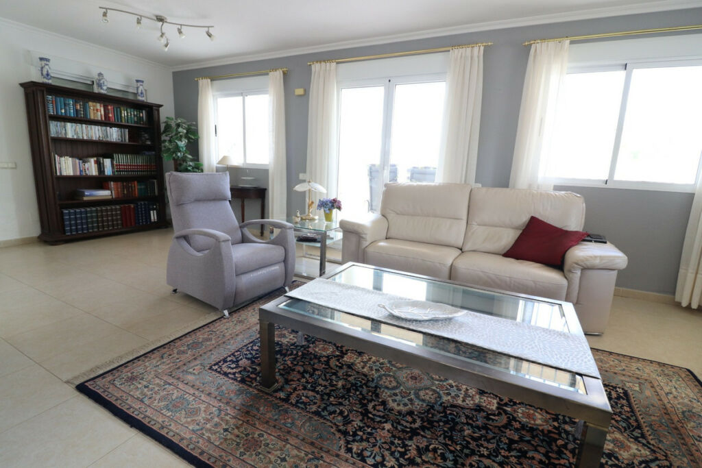 Detached Villa Algorfa Alicante - image 6