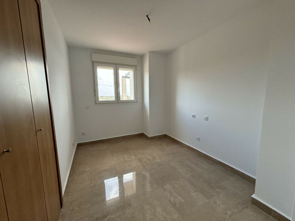Middle Floor Apartment La Duquesa Málaga - image 8