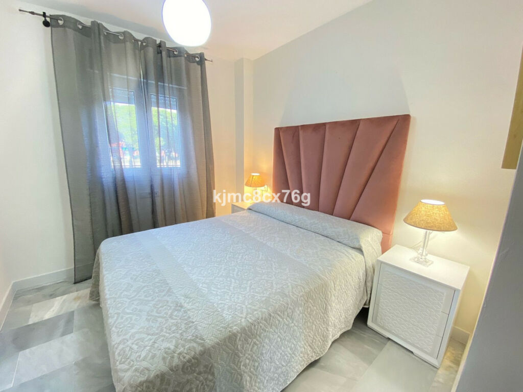 Middle Floor Apartment Calahonda Málaga - image 8