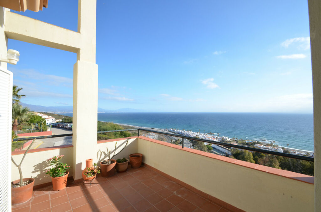 Middle Floor Apartment La Duquesa Málaga - image 8