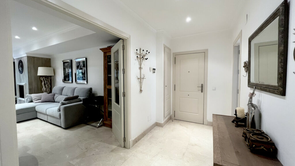 Ground Floor Apartment The Golden Mile Málaga - image 8