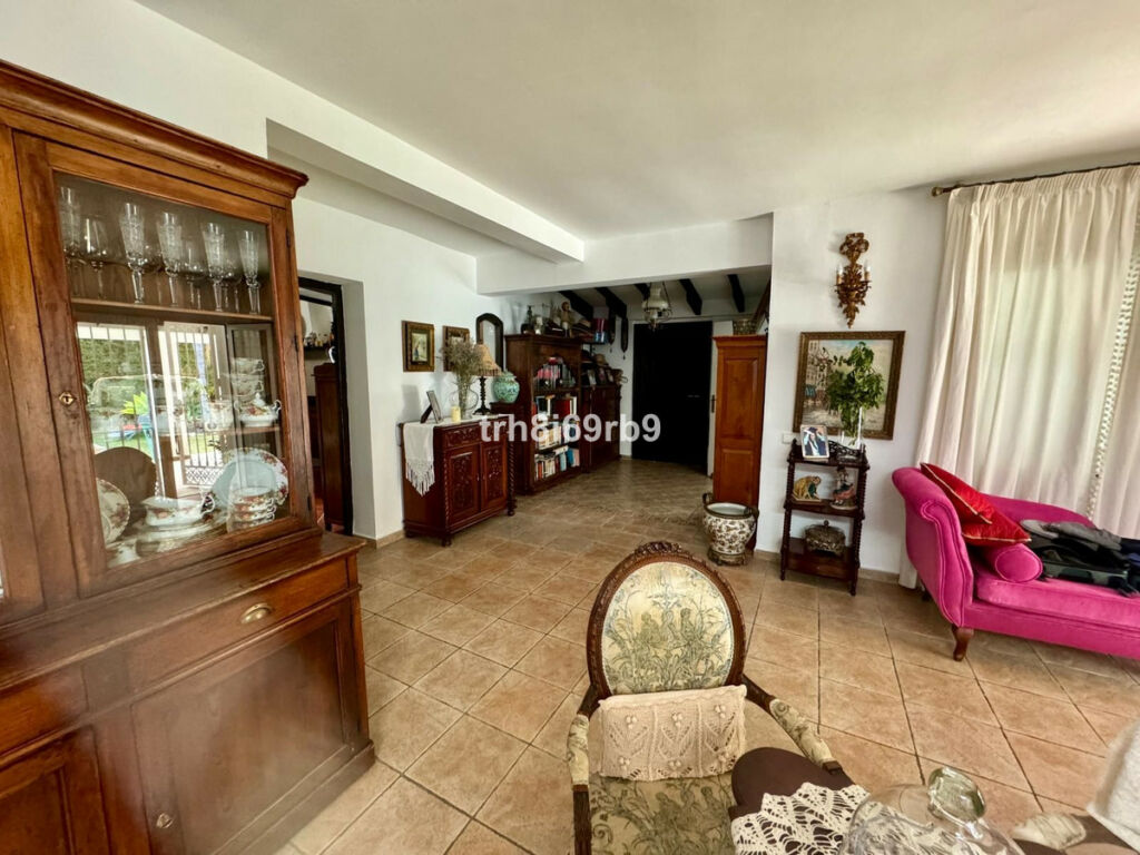 Detached Villa Atalaya Málaga - image 8