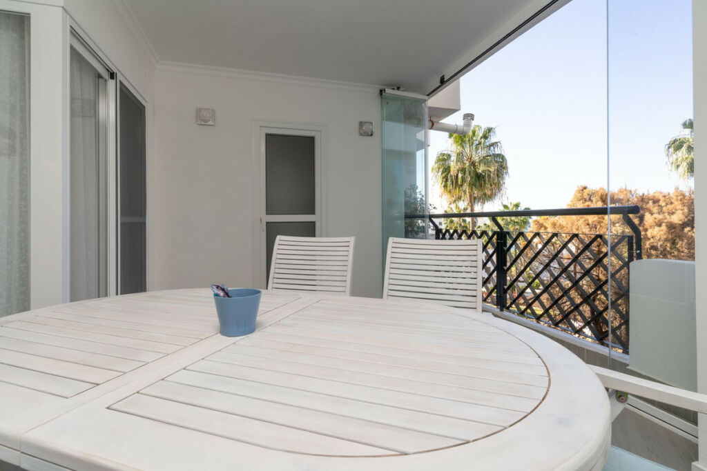 Middle Floor Apartment Calahonda Málaga - image 8